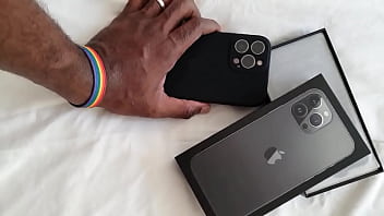 Agora com um brinquedo iphone 13 pro max e do mesmo cliente fã que presenteou com o 12 pro max há 8 meses sempr
