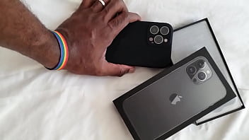 Agora com um brinquedo iphone 13 pro max e do mesmo cliente fã que presenteou com o 12 pro max há 8 meses sempr