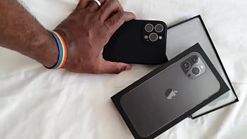 Agora com um brinquedo iphone 13 pro max e do mesmo cliente fã que presenteou com o 12 pro max há 8 meses sempr