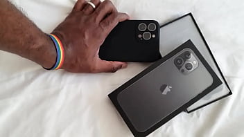 Agora com um brinquedo iphone 13 pro max e do mesmo cliente fã que presenteou com o 12 pro max há 8 meses sempr