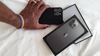 Agora com um brinquedo iphone 13 pro max e do mesmo cliente fã que presenteou com o 12 pro max há 8 meses sempr