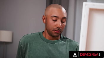 He can't resist to fap his cock during a paint