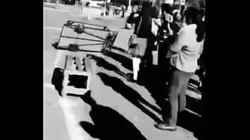 Latina se monta y se da un tremendo pollazo