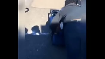 Latina se monta y se da un tremendo pollazo