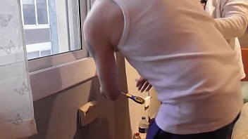 Voy a trabajar a una casa y la mujer me sale en lencería con tetas enormes parte 1