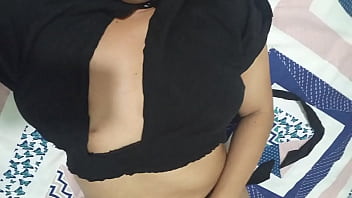 Hijastra Esperando Al Padrastro En Su Cama Ya Lista Para Follarlo Esta Muy Caliente Y Se Toca Con Sus Dedos Su Coño Apretado Y Lo Escupe Para Exitarse Muy Rico thumbnail