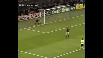 Ronaldinho gaúcho bruxo vs milan