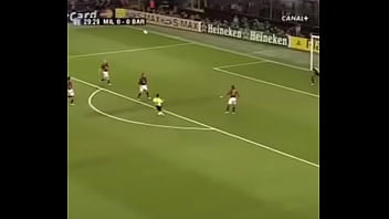 Ronaldinho gaúcho bruxo vs milan