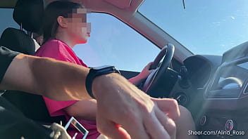 Risky driving handjob – stroking him while steering