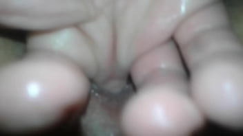 Jugando con la vagina de mi esposa