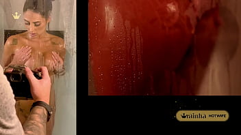 Tomando aquele banho gostoso e provocando o fotógrafo