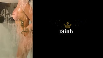 Tomando aquele banho gostoso e provocando o fotógrafo