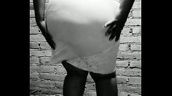 Moviendo trasero madura gay