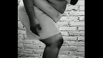 Moviendo trasero madura gay