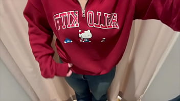 【更衣室でオナニー】 隣で着替えてる人にオナニーしてるのバレそうになりました