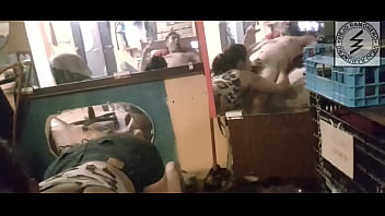 La dama de negro hot hot haciendo una mamada