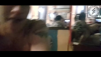 La dama de negro hot hot haciendo una mamada