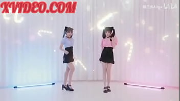 Cosplay bé mèo quyến rũ