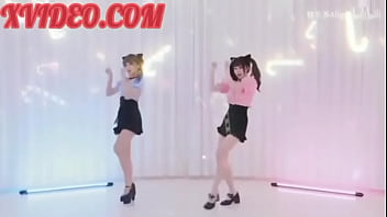 Cosplay bé mèo quyến rũ