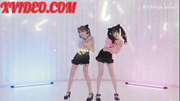 Cosplay bé mèo quyến rũ