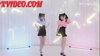 Cosplay bé mèo quyến rũ