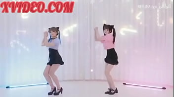 Cosplay bé mèo quyến rũ