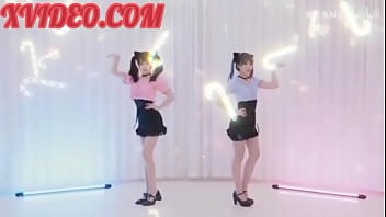 Cosplay bé mèo quyến rũ