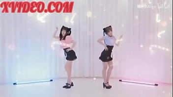 Cosplay bé mèo quyến rũ