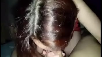 Mature suce la queue d'un jeune comme une pute