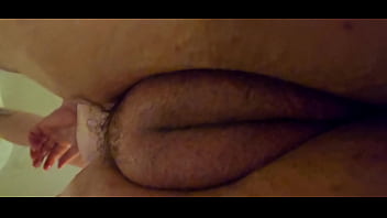 Candid sandy voyeur view of her phat pussy lips as she gets wet in the tub