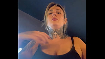 Mulher é observada por marombeira na academia em são paulo e fica com a buceta molhada escorrendo pelas pernas