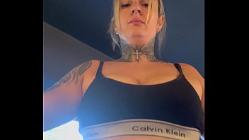 Mulher é Observada Por Marombeira Na Academia Em São Paulo E Fica Com A Buceta Molhada Escorrendo Pelas Pernas thumbnail