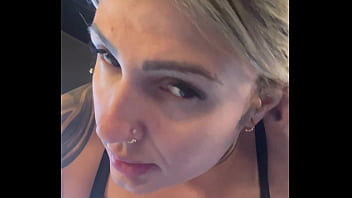 Mulher é observada por marombeira na academia em são paulo e fica com a buceta molhada escorrendo pelas pernas