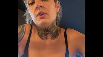 Mulher é observada por marombeira na academia em são paulo e fica com a buceta molhada escorrendo pelas pernas