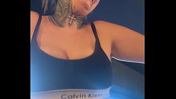 Mulher é Observada Por Marombeira Na Academia Em São Paulo E Fica Com A Buceta Molhada Escorrendo Pelas Pernas thumbnail