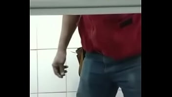 Hombre Técnico Me Pide El Baño Y Lo Grabo thumbnail