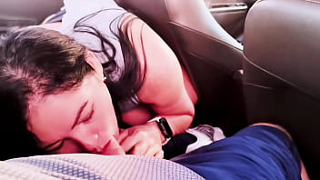 O clima ficou bem gostoso com o motorista do uber e eu acabei mamando ele dentro do carro até ele gozar na minha boquinha O clima ficou bem gostoso com o motorista do uber e eu acabei mamando ele dentro do carro até ele gozar na minha boquinha