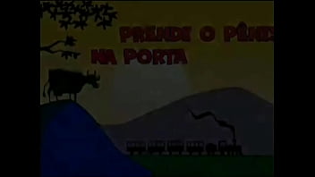 Pinto preso na porta