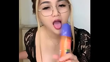 Big ass girl enjoying cook