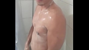 Me Pongo Caliente Mientras Me Ducho Y Mi Gran Verga Quiere Cojer thumbnail