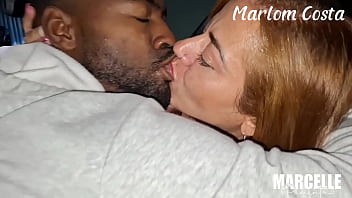 Secretária cavalga na rola grande e grossa de seu chefe em troca de aumento de salário