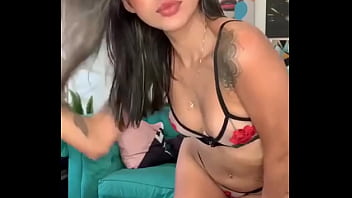 Vou me apresentar e me amostrar todinha pra voces apreciem sem moderaçao meu corpinho