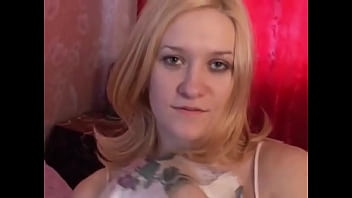 Teen masturbates on cam