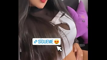 Moviendo las nalgas muy hot