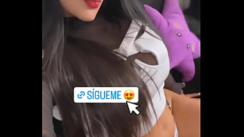 Moviendo las nalgas muy hot