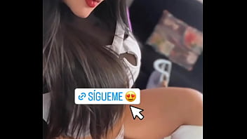 Moviendo las nalgas muy hot