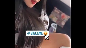 Moviendo las nalgas muy hot