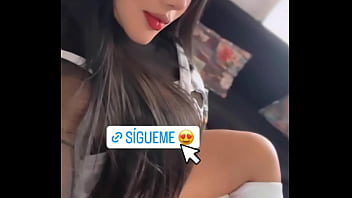 Moviendo las nalgas muy hot