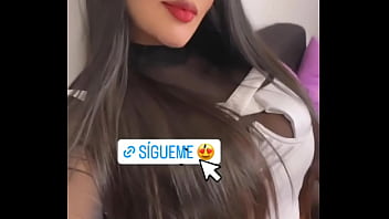 Moviendo las nalgas muy hot