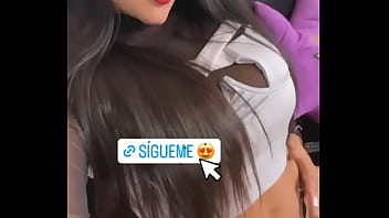 Moviendo las nalgas muy hot